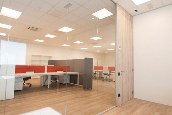 Divisor de áreas de trabajo elegance-oficina-barcelona